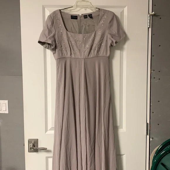 liz claiborne night | Dresses | Liz Claiborne Night Formal Dress Size 2 With Sequinsbeading On The Top Taupe | Poshmark liz claiborne night | Dresses | Liz Claiborne Night Formal Dress Size 2 With Sequinsbeading On The Top Taupe | Poshmark